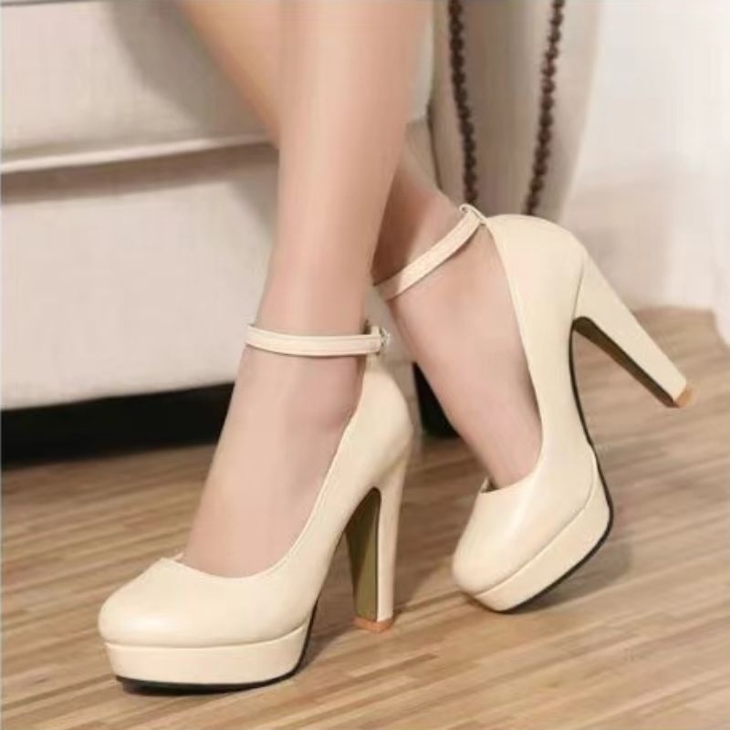 Elegant Chunky Heel Pumps by Sophie Laurie