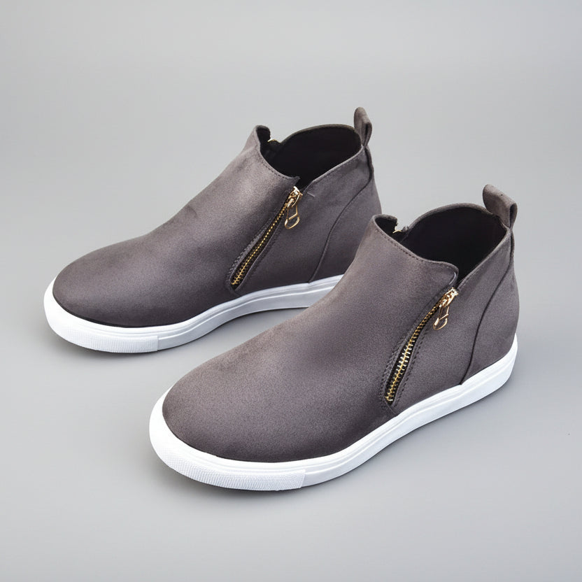 Chic Suede Round Toe Flats by Sophie Laurie