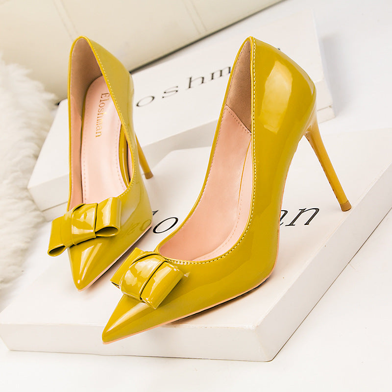 Elegant Bow Pointed Heels by Sophie Laurie